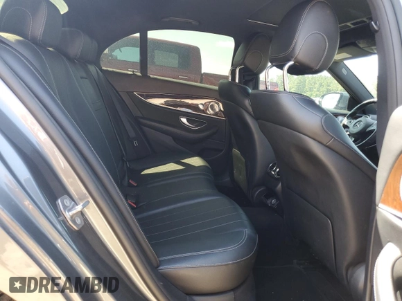 2017 Mercedes-Benz E 300 Luxury z VIN WDDZF4KB3HA021822, wystawiony jako Copart lot #51978435 z przebiegiem Nie podano mil oraz Szkoda całkowita • Salvage title. Historia ofert i sprzedaży dostępna na DreamBid. Obrazek 10.
