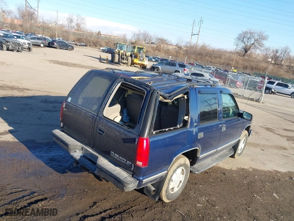 1998 Chevrolet Tahoe with VIN 1GNEK13R4WJ371916, listed as a IAAI auction lot 41689311 with 120,749 mi miles. Bid and sale history available at carsss.com. Image 6.