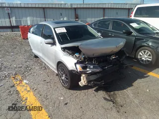 2011 Volkswagen Jetta SEL z VIN 3VWLX7AJ6BM307484, wystawiony jako IAAI lot #38965584 z przebiegiem 137 048 mil mil oraz . Historia ofert i sprzedaży dostępna na DreamBid. Obrazek 1.