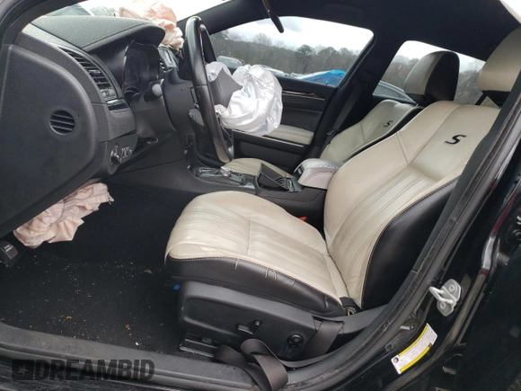 2019 Chrysler 300 S z VIN 2C3CCABG1KH577854, wystawiony jako Copart lot #47321705 z przebiegiem 112 511 mil mil oraz Szkoda całkowita • Salvage title. Historia ofert i sprzedaży dostępna na DreamBid. Obrazek 7.