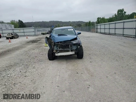 2018 Toyota 4Runner SR5 with VIN JTEBU5JR8J5583392, listed as a Copart auction lot 50820825 with 124,796 mi miles and Salvage Title. Bid and sale history available at DreamBid. Image 10.