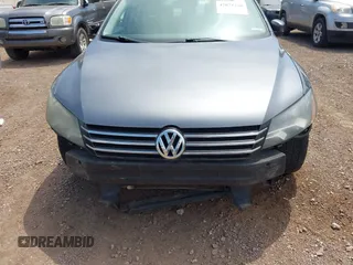 2013 Volkswagen Passat SE z VIN 1VWBP7A39DC100136, wystawiony jako IAAI lot #42071240 z przebiegiem 251 825 mil mil oraz . Historia ofert i sprzedaży dostępna na DreamBid. Obrazek 6.