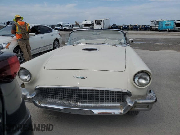 1957 Ford Thunderbird with VIN C7FH382576, listed as a Copart auction lot 75124844 with 22,465 mi miles and Salvage Title. Bid and sale history available at DreamBid. Image 5.
