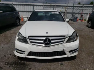 2013 Mercedes-Benz C 300 Sport z VIN WDDGF8ABXDR246301, wystawiony jako Copart lot #57881835 z przebiegiem 101 856 mil mil oraz Szkoda całkowita • Salvage title. Historia ofert i sprzedaży dostępna na DreamBid. Obrazek 5.