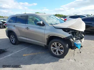 2016 Toyota Highlander LE Plus with VIN 5TDZKRFH7GS173024, listed as a IAAI auction lot 41023026 with 130,096 mi miles. Bid and sale history available at carsss.com. Image 1.