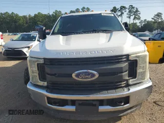 2017 Ford F-250 Lariat with VIN 1FT7W2BT7HEC13302, listed as a Copart auction lot 61263835 with 188,928 mi miles and Salvage title. Bid and sale history available at DreamBid. Image 5.