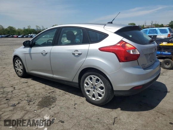 2012 Ford Focus SE z VIN 1FAHP3K2XCL270196, wystawiony jako Copart lot #57319575 z przebiegiem 80 364 mil mil oraz Szkoda całkowita • Salvage title. Historia ofert i sprzedaży dostępna na DreamBid. Obrazek 2.