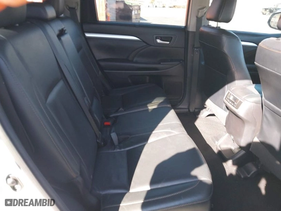 2016 Toyota Highlander XLE with VIN 5TDKKRFH3GS160434, listed as a IAAI auction lot 41588745 with 82153 miles. Bid and sale history available at carsss.com. Image 8.