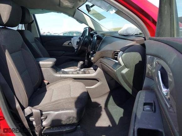 2019 Chevrolet Traverse LT Cloth with VIN 1GNERGKW0KJ299452, listed as a IAAI auction lot 41528997 with 105,607 mi miles. Bid and sale history available at carsss.com. Image 5.