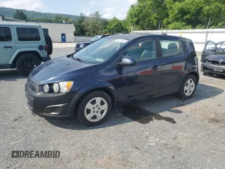 2015 Chevrolet Sonic LS z VIN 1G1JA6SG7F4152348, wystawiony jako Copart lot #66415615 z przebiegiem 112 318 mil mil oraz Czysty tytuł • Clean title. Historia ofert i sprzedaży dostępna na DreamBid. Obrazek 1.