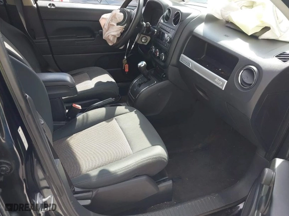 2014 Jeep Compass Sport with VIN 1C4NJCBB1ED722113, listed as a IAAI auction lot 41525045 with 106,502 mi miles. Bid and sale history available at carsss.com. Image 5.