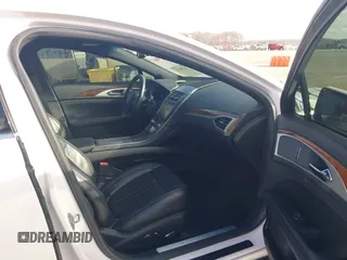 2017 Lincoln MKZ Reserve z VIN 3LN6L5FCXHR611273, wystawiony jako IAAI lot #41794752 z przebiegiem 74 652 mil mil oraz . Historia ofert i sprzedaży dostępna na DreamBid. Obrazek 5.