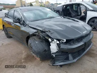 2025 Kia K5 LXS z VIN KNAG24J77S5316431, wystawiony jako IAAI lot #42072969 z przebiegiem 14 413 mil mil oraz . Historia ofert i sprzedaży dostępna na DreamBid. Obrazek 1.
