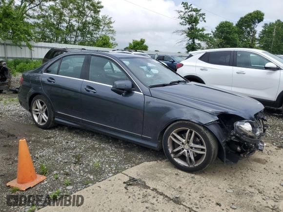 2013 Mercedes-Benz C 250 Sport z VIN WDDGF4HBXDR263968, wystawiony jako Copart lot #57349065 z przebiegiem 94 854 mil mil oraz Szkoda całkowita • Salvage title. Historia ofert i sprzedaży dostępna na DreamBid. Obrazek 4.