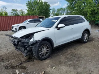 2017 Porsche Cayenne z VIN WP1AA2A20HKA90133, wystawiony jako Copart lot #56017185 z przebiegiem 90 815 mil mil oraz Szkoda całkowita • Salvage title. Historia ofert i sprzedaży dostępna na DreamBid. Obrazek 1.