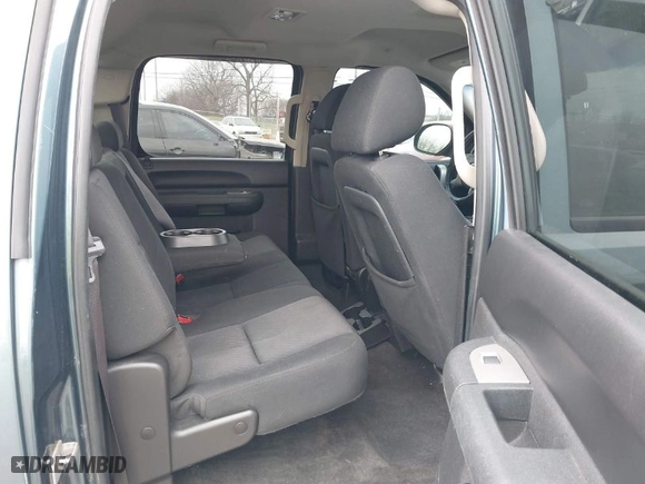 2010 Chevrolet Silverado 1500 LT with VIN 3GCRKSE38AG195486, listed as a IAAI auction lot 41589217 with 188,736 mi miles. Bid and sale history available at carsss.com. Image 8.