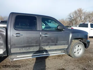 2010 Chevrolet Silverado 1500 LT with VIN 3GCRKSE32AG129922, listed as a IAAI auction lot 40910846 with 122,255 mi miles. Bid and sale history available at carsss.com. Image 22.