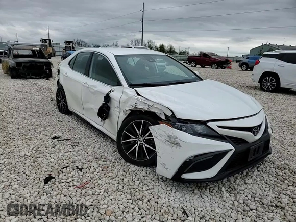 2022 Toyota Camry SE with VIN 4T1G11AK5NU624163, listed as a Copart auction lot 50743215 with 30,773 mi miles and Salvage Title. Bid and sale history available at carsss.com. Image 11.