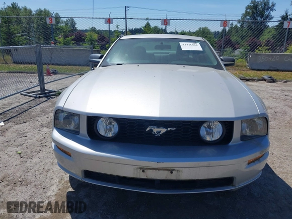 2006 Ford Mustang GT Deluxe z VIN 1ZVHT82H065175045, wystawiony jako IAAI lot #42446022 z przebiegiem 144 165 mil mil oraz . Historia ofert i sprzedaży dostępna na DreamBid. Obrazek 12.
