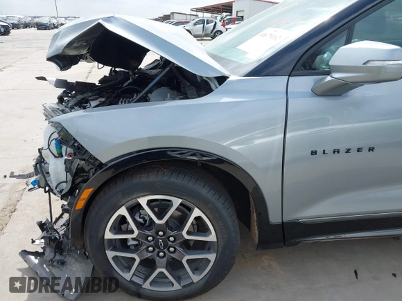 2025 Chevrolet Blazer RS с VIN 3GNKBKRS3SS124978, выставлен на аукционе IAAI как лот 41679182 с пробегом 3 532 миль миль и . История ставок и продаж доступна на DreamBid. Изображение 18.