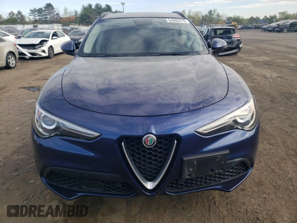 2018 Alfa Romeo Stelvio Sport z VIN ZASFAKPN8J7B69591, wystawiony jako Copart lot #54693475 z przebiegiem 98 148 mil mil oraz Szkody całkowita. Historia ofert i sprzedaży dostępna na DreamBid. Obrazek 5.