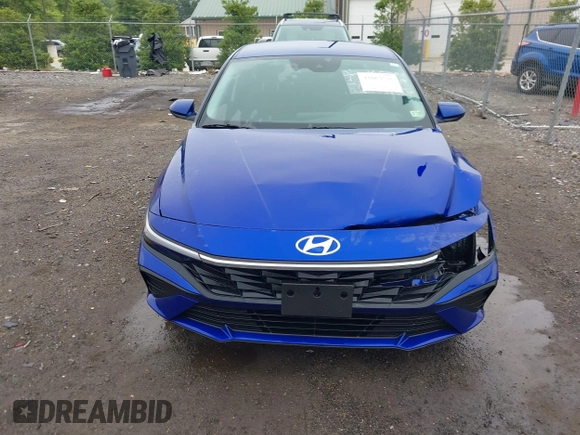 2024 Hyundai Elantra SEL z VIN KMHLM4DG2RU749447, wystawiony jako IAAI lot #42603791 z przebiegiem 9 904 mil mil oraz . Historia ofert i sprzedaży dostępna na DreamBid. Obrazek 6.