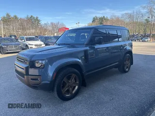 2020 Land Rover Defender SE z VIN SALEPEEU6L2017266, wystawiony jako IAAI lot #42120066 z przebiegiem 117 429 mil mil oraz . Historia ofert i sprzedaży dostępna na DreamBid. Obrazek 2.