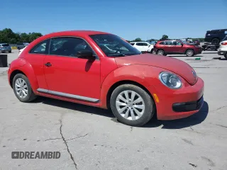 2014 Volkswagen Beetle Entry z VIN 3VWF17AT9EM641562, wystawiony jako Copart lot #58024545 z przebiegiem 109 744 mil mil oraz Tytuł czysty. Historia ofert i sprzedaży dostępna na DreamBid. Obrazek 4.