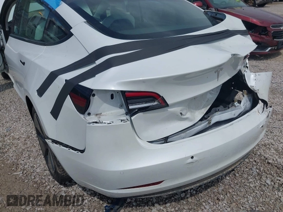2022 Tesla Model 3 Long Range z VIN 5YJ3E1EB4NF165427, wystawiony jako IAAI lot #42290413 z przebiegiem 73 493 mil mil oraz . Historia ofert i sprzedaży dostępna na DreamBid. Obrazek 22.