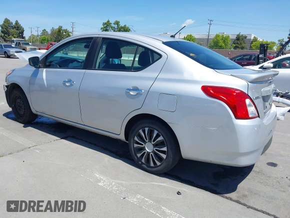 2019 Nissan Versa SV z VIN 3N1CN7AP2KL873700, wystawiony jako IAAI lot #42272553 z przebiegiem 89 256 mil mil oraz . Historia ofert i sprzedaży dostępna na DreamBid. Obrazek 3.