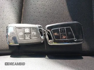 2023 Volkswagen Atlas SEL z VIN 1V2BR2CA4PC557385, wystawiony jako IAAI lot #42008233 z przebiegiem Nie podano mil oraz . Historia ofert i sprzedaży dostępna na DreamBid. Obrazek 11.