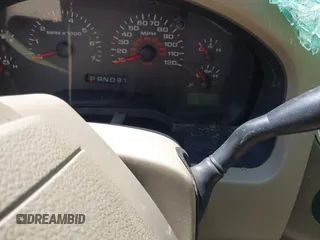 2008 Ford F-150 STX с VIN 1FTRX14W58FC30245, выставлен на аукционе IAAI как лот 42198644 с пробегом Не указан миль и . История ставок и продаж доступна на DreamBid. Изображение 7.