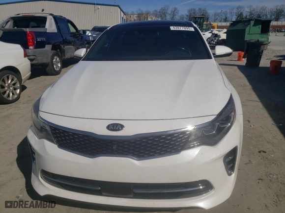 2017 Kia Optima SX Limited with VIN 5XXGV4L20HG147594, listed as a Copart auction lot 43977095 with 154,209 mi miles and Salvage Title. Bid and sale history available at carsss.com. Image 5.