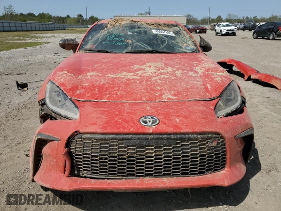 2023 Toyota 86 z VIN JF1ZNBB12P9762364, wystawiony jako Copart lot #49657495 z przebiegiem Nie podano mil oraz Nie do naprawy • Non repairable. Historia ofert i sprzedaży dostępna na DreamBid. Obrazek 5.