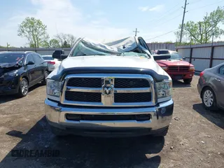 2013 Ram 2500 Tradesman z VIN 3C6UR5CL4DG529793, wystawiony jako IAAI lot #42029361 z przebiegiem 205 066 mil mil oraz . Historia ofert i sprzedaży dostępna na DreamBid. Obrazek 12.