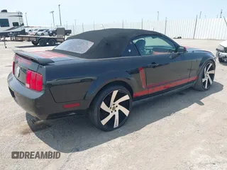 2005 Ford Mustang Deluxe z VIN 1ZVFT84N055190900, wystawiony jako IAAI lot #42373274 z przebiegiem 174 840 mil mil oraz . Historia ofert i sprzedaży dostępna na DreamBid. Obrazek 4.