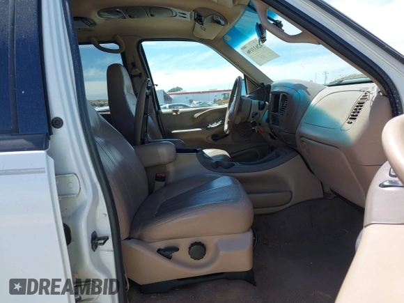1999 Ford Expedition XLT с VIN 1FMPU18L0XLA28974, выставлен на аукционе IAAI как лот 42633196 с пробегом Не указан миль и . История ставок и продаж доступна на DreamBid. Изображение 5.