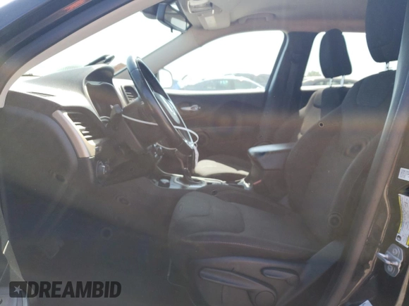2015 Jeep Cherokee Latitude with VIN 1C4PJMCB9FW771899, listed as a Copart auction lot 63452475 with 140,670 mi miles and Clean title. Bid and sale history available at DreamBid. Image 7.