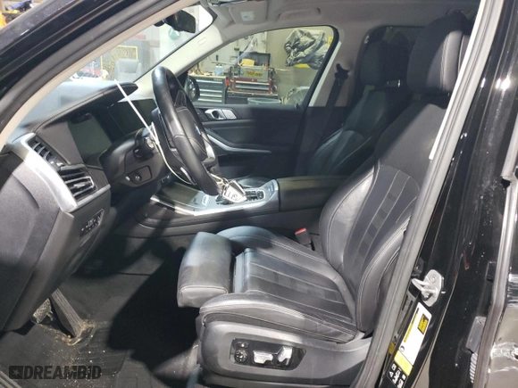 2021 BMW X7 xDrive40i with VIN 5UXCW2C03M9H51860, listed as a Copart auction lot 42567315 with 82,873 mi miles and Salvage Title. Bid and sale history available at carsss.com. Image 7.