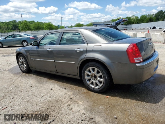 2008 Chrysler 300 C Hemi z VIN 2C3KA63H28H287802, wystawiony jako Copart lot #55748875 z przebiegiem 218 568 mil mil oraz Nie do naprawy • Non repairable. Historia ofert i sprzedaży dostępna na DreamBid. Obrazek 2.