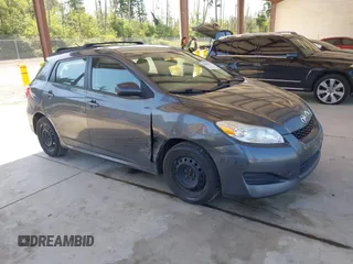 2010 Toyota Matrix z VIN 2T1KU4EE4AC284880, wystawiony jako IAAI lot #42408735 z przebiegiem 140 127 mil mil oraz . Historia ofert i sprzedaży dostępna na DreamBid. Obrazek 1.