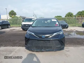 2025 Toyota Sienna LE z VIN 5TDKRKEC0SS237116, wystawiony jako IAAI lot #42384873 z przebiegiem 9 943 mil mil oraz . Historia ofert i sprzedaży dostępna na DreamBid. Obrazek 13.