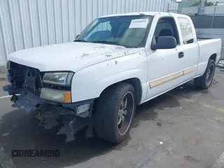 2004 Chevrolet Silverado 1500 Work Truck with VIN 2GCEC19T641229261, listed as a IAAI auction lot 41945835 with 197,667 mi miles. Bid and sale history available at carsss.com. Image 2.