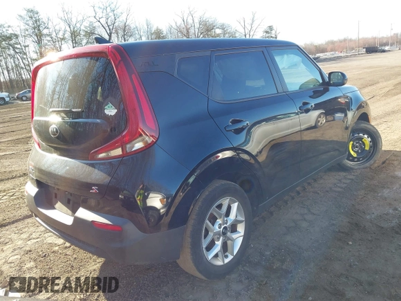 2020 Kia Soul LX with VIN KNDJ23AU4L7061221, listed as a IAAI auction lot 41815005 with 34,207 mi miles. Bid and sale history available at carsss.com. Image 4.