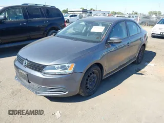 2014 Volkswagen Jetta SE с VIN 3VWD17AJ2EM227660, выставлен на аукционе IAAI как лот 42750849 с пробегом 126 489 миль миль и . История ставок и продаж доступна на DreamBid. Изображение 2.