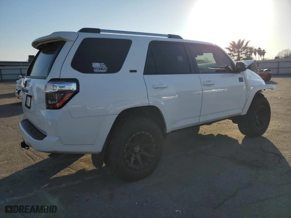 2023 Toyota 4Runner SR5 Premium with VIN JTENU5JR1P6182251, listed as a Copart auction lot 43088355 with 26,655 mi miles and Salvage Title. Bid and sale history available at carsss.com. Image 3.