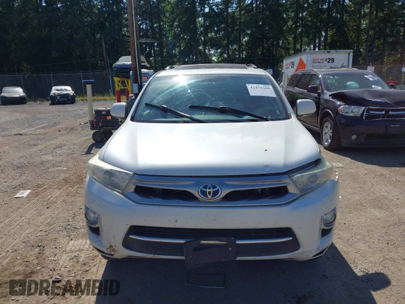 2013 Toyota Highlander Limited z VIN JTEDC3EH5D2013079, wystawiony jako IAAI lot #42479309 z przebiegiem Nie podano mil oraz . Historia ofert i sprzedaży dostępna na DreamBid. Obrazek 12.