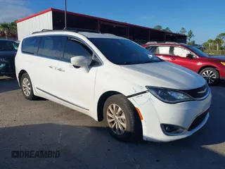 2017 Chrysler Pacifica Touring L with VIN 2C4RC1BG2HR526503, listed as a IAAI auction lot 40264571 with 136,262 mi miles and . Bid and sale history available at DreamBid. Image 1.