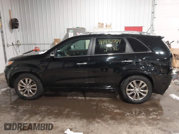2011 Kia Sorento SX with VIN 5XYKW4A27BG110233, listed as a IAAI auction lot 41932749 with 109,029 mi miles. Bid and sale history available at carsss.com. Image 14.
