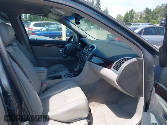 2008 Cadillac SRX RWD z VIN 1GYEE637180205948, wystawiony jako IAAI lot #42487005 z przebiegiem 203 458 mil mil oraz . Historia ofert i sprzedaży dostępna na DreamBid. Obrazek 5.